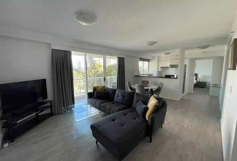 １ベッドルームアパートメント, The Crest Apartments