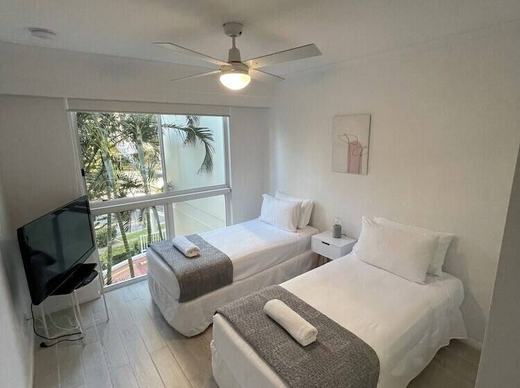 شقة غرفتين, The Crest Apartments