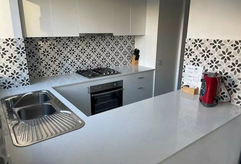 ２ベッドルームアパートメント, The Crest Apartments