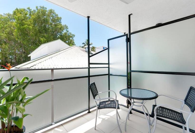 スタンダードスタジオ, Elysium Apartments