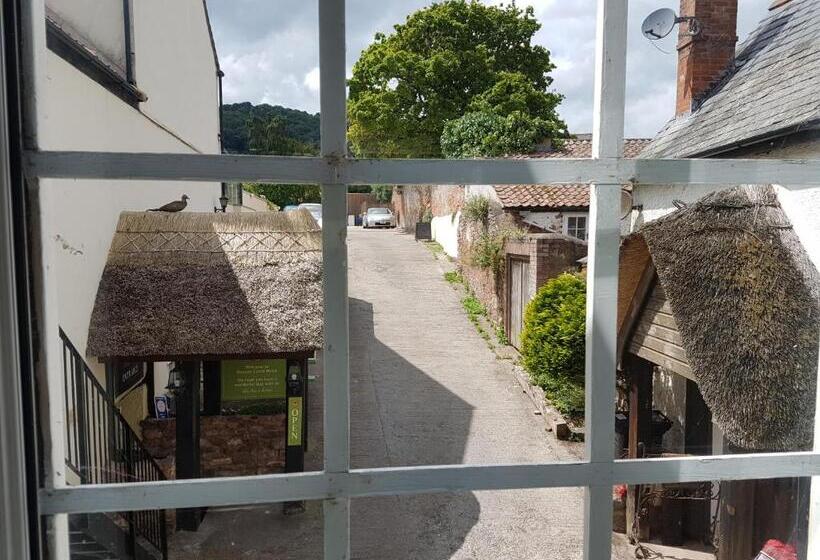 디럭스 룸 킹사이즈 침대, Dunster Castle