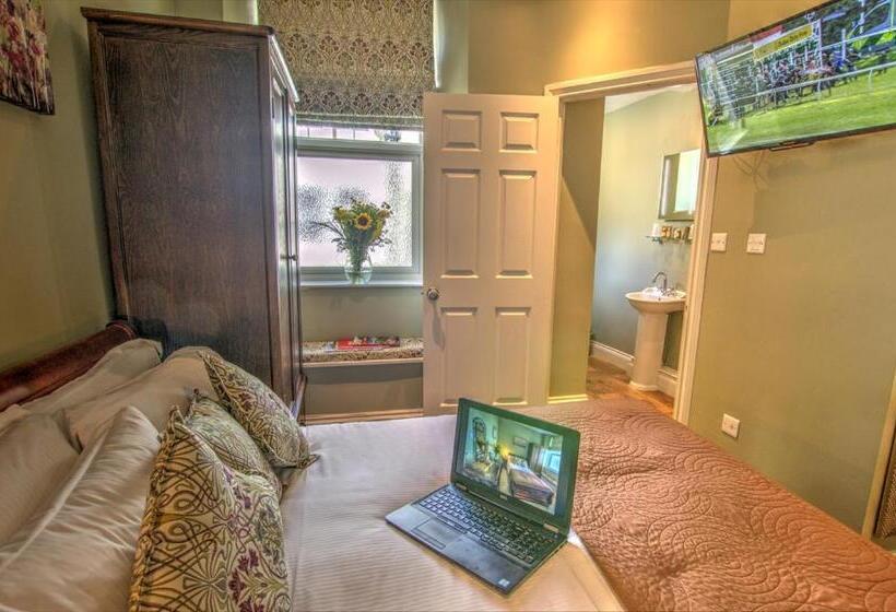 غرفة أساسية فردية, Dunster Castle