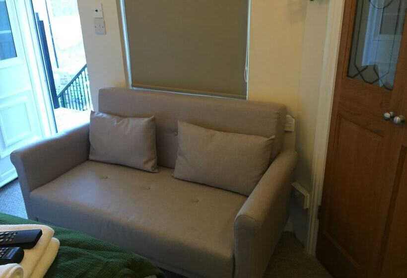 Quarto Estandar, Findon Rest Ltd