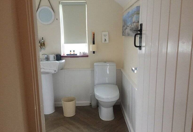 Quarto Estandar, Findon Rest Ltd
