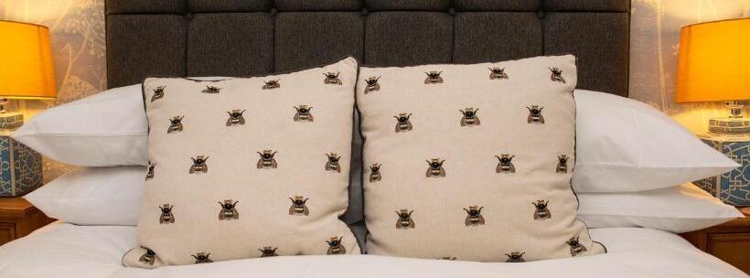 高级大房间, Rock Inn