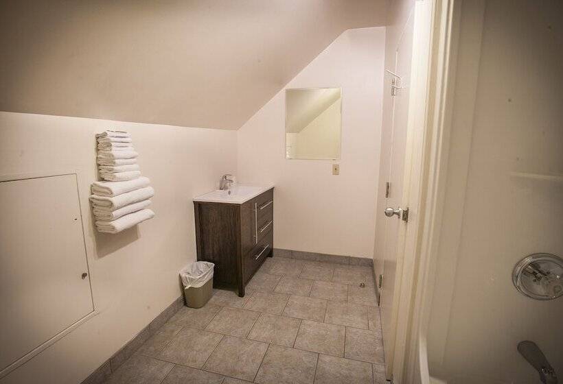 جناح, Seacliffe Inn