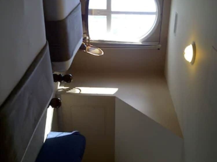 جناح, Seacliffe Inn