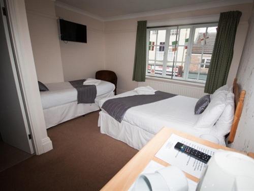 غرفة عائلية, Fox Inn