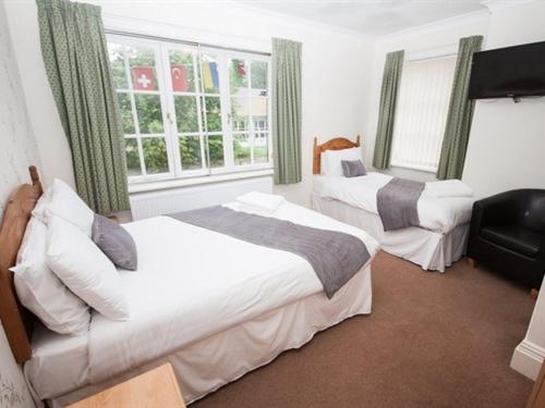 غرفة عائلية, Fox Inn