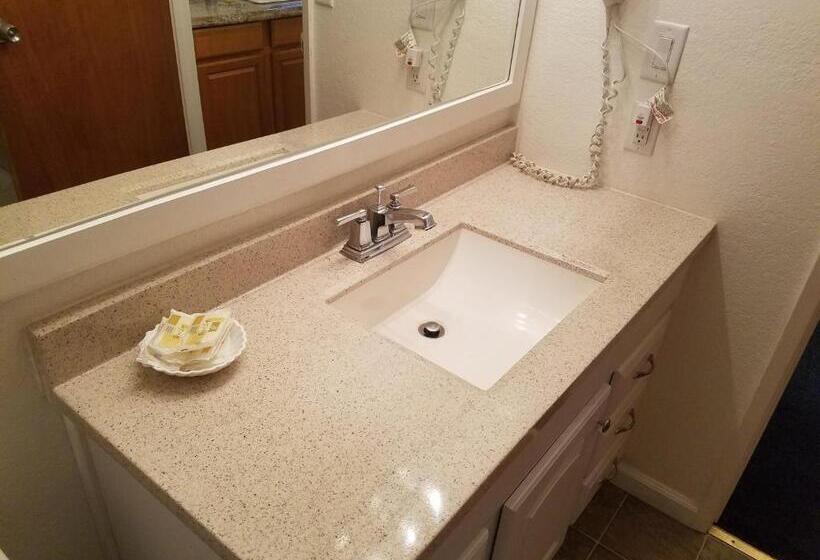 스탠다드 룸 킹사이즈 침대, Yosemite Riverside Inn