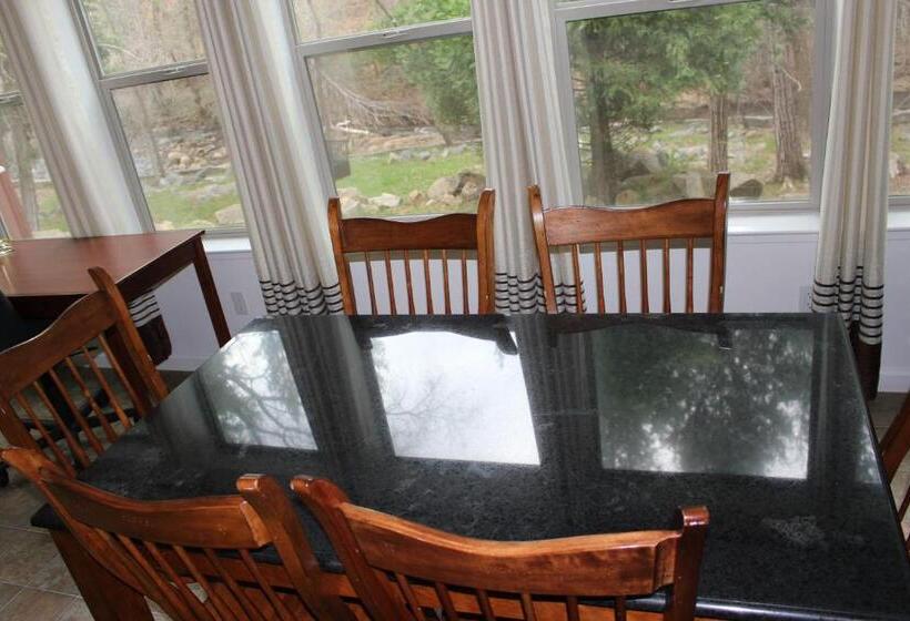 스위트, Yosemite Riverside Inn