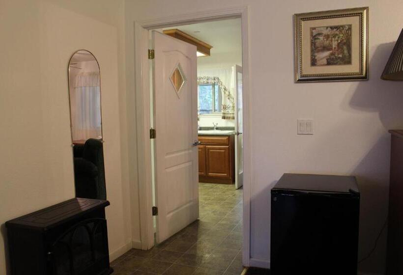 디럭스 스위트 킹 침대, Yosemite Riverside Inn