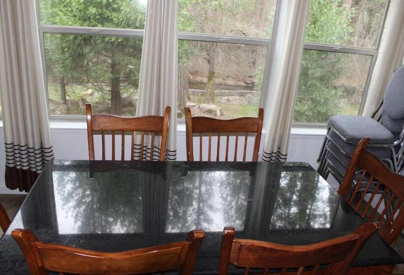 디럭스 스위트 킹 침대, Yosemite Riverside Inn