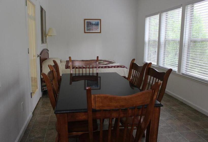 디럭스 스위트 킹 침대, Yosemite Riverside Inn