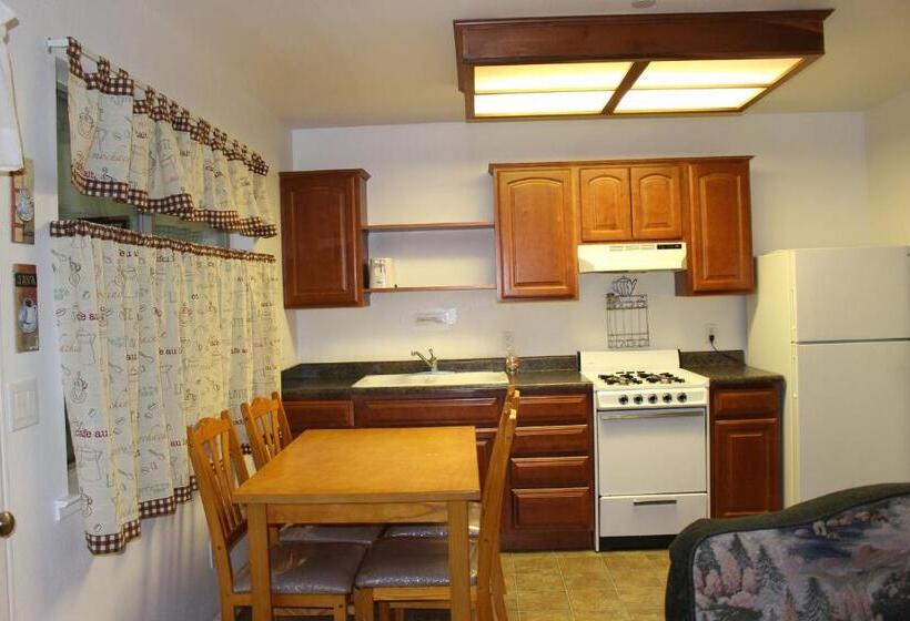 디럭스 스위트 킹 침대, Yosemite Riverside Inn