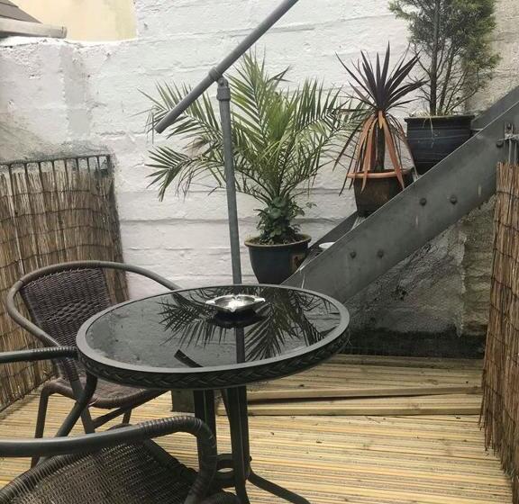 غرفة عائلية, Bridgeside Guest House