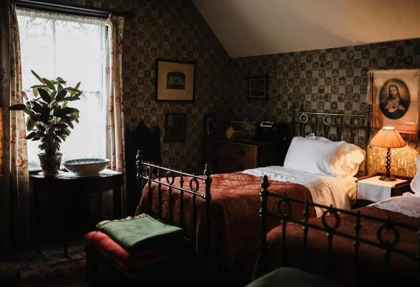 バス共有のスタンダードルーム, St Benedict   Victorian Bed And Breakfast