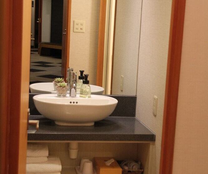 스탠다드 트리플 룸, The Ridge Hotel & Apartments