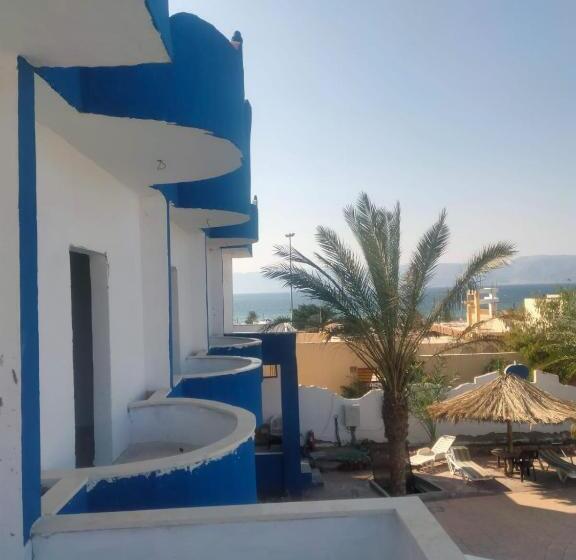 اتاق لوکس با چشم‌انداز دریا, Bedouins Inn Village