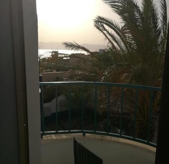 اتاق لوکس با چشم‌انداز دریا, Bedouins Inn Village