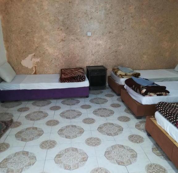 تختخواب در اتاق مشترک, Bedouins Inn Village