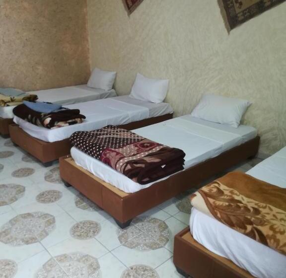 تختخواب در اتاق مشترک, Bedouins Inn Village