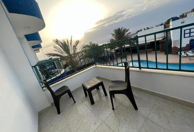 اتاق لوکس با چشم‌انداز دریا, Bedouins Inn Village