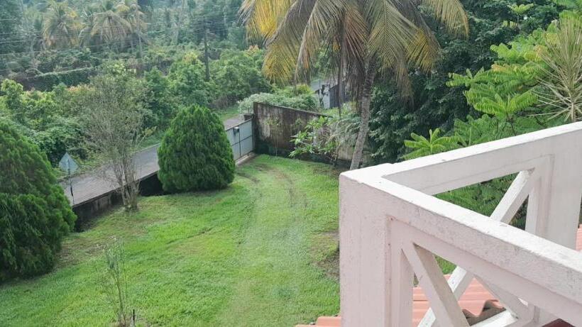 Quarto Economy, Unawatuna White Villa