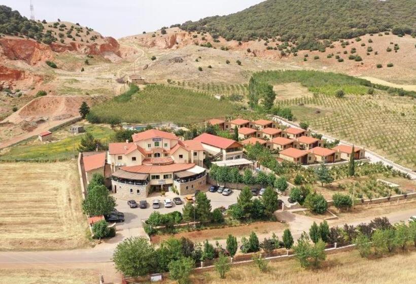 سوییت لوکس, Auberge Tourtite