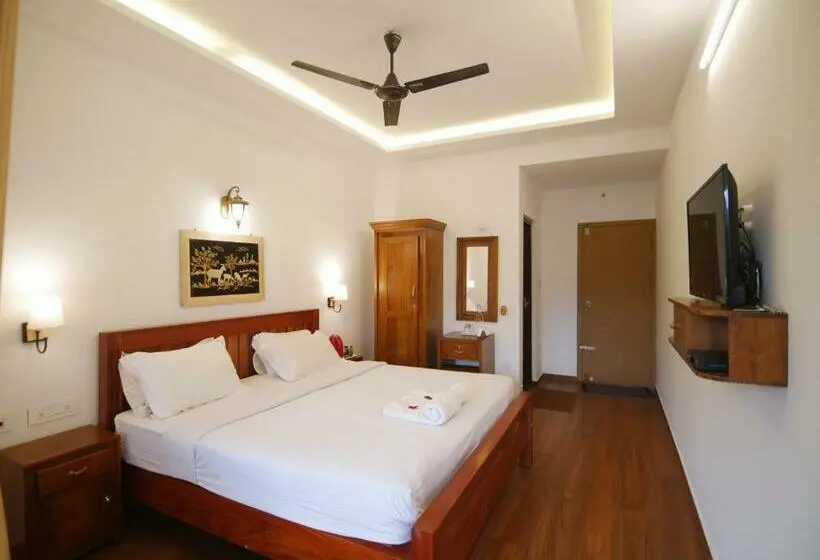 Deluxe room with river view, Creek Way Munnar