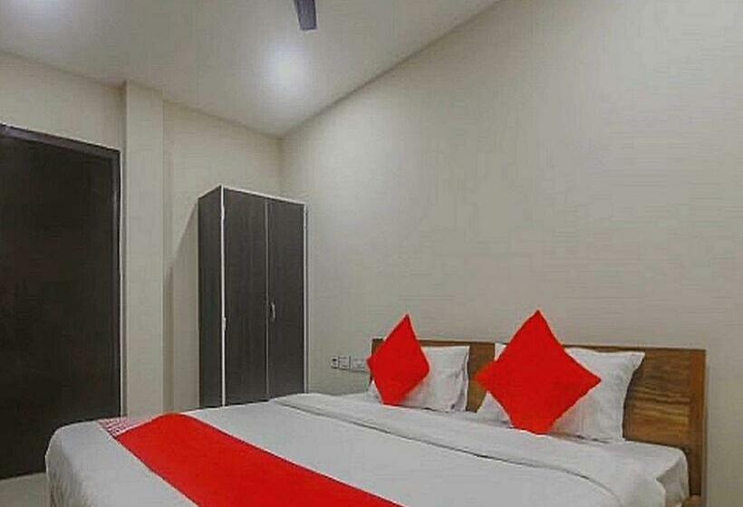 اتاق کلاسیک سه تخته, Adhikary Homestay