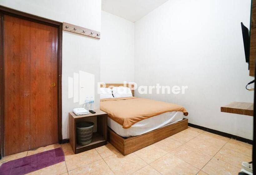 스탠다드 룸, Bright Residence Near Itc Mangga Dua Mitra Reddoorz