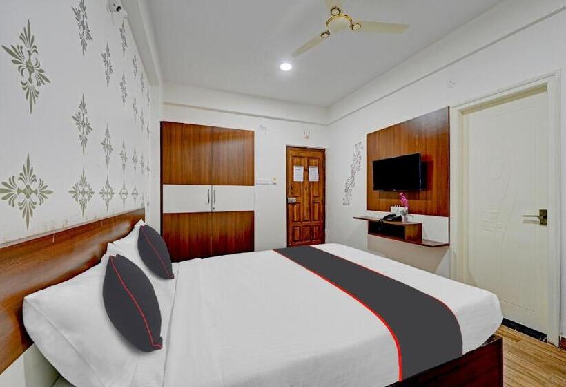Deluxe Triple Room, Capital O Prince Venue