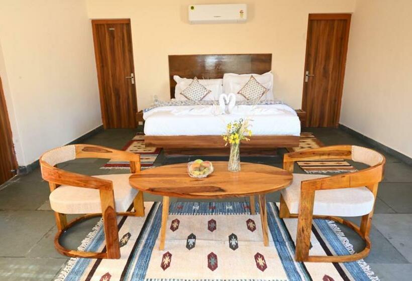 Quarto Deluxe Cama King, Clarks Safari Jawai