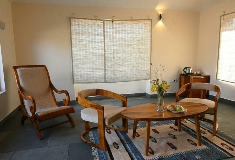 Quarto Deluxe Cama King, Clarks Safari Jawai