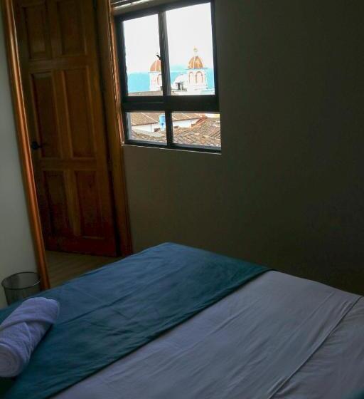 חדר סטנדרט, Entre Brumas