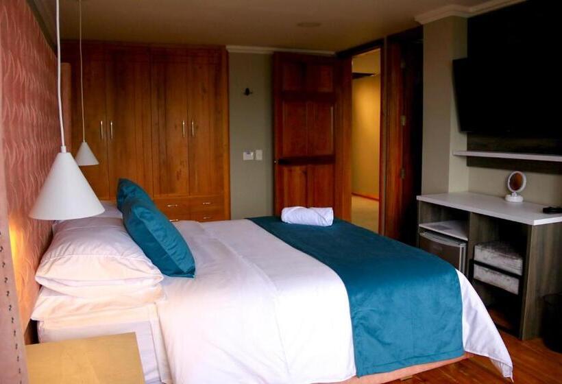 סוויטה עם ג'קוזי, Entre Brumas