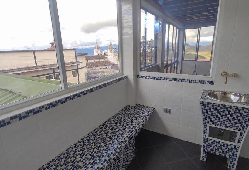 סוויטת סופריור, Entre Brumas