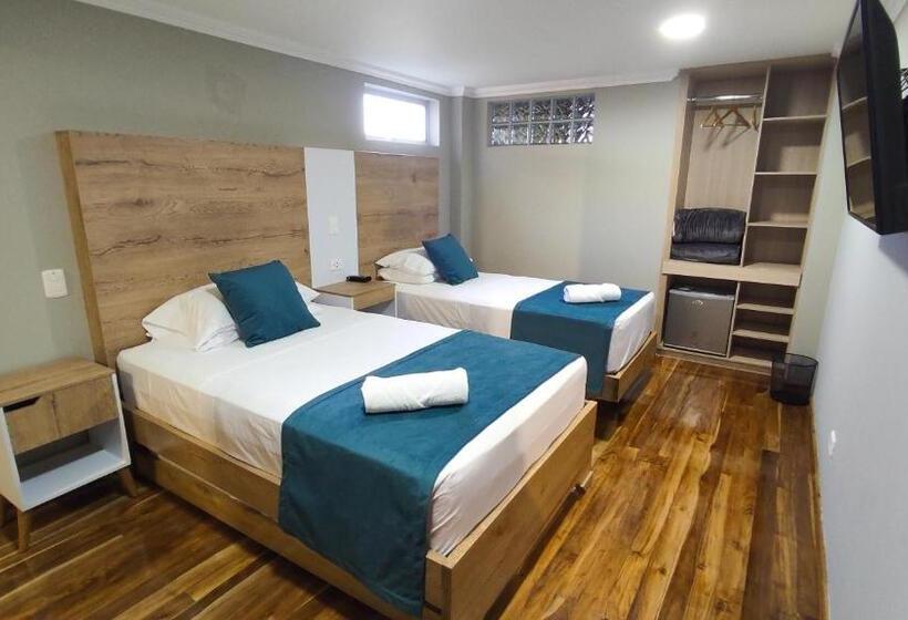 חדר סטנדרט לשלושה, Entre Brumas