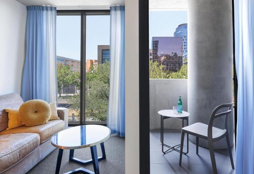 إستوديو سوبيريور, Oaks Melbourne St Kilda Road