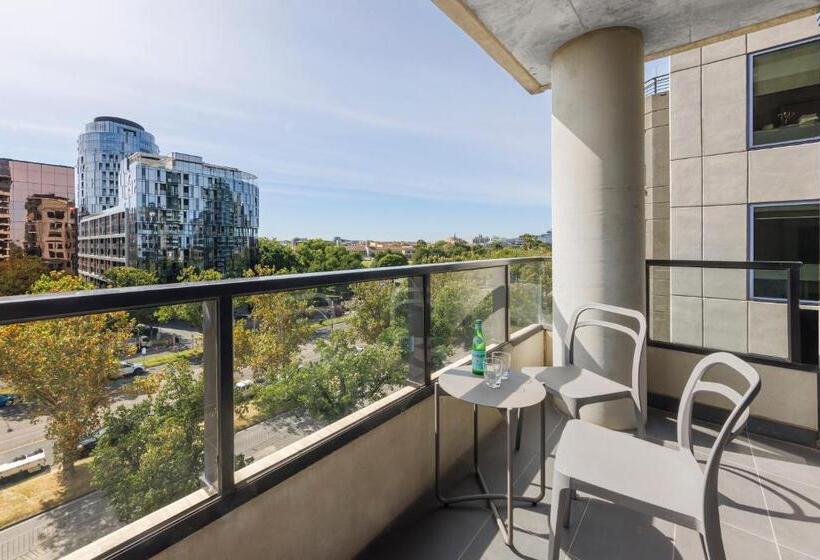 إستوديو سوبيريور, Oaks Melbourne St Kilda Road