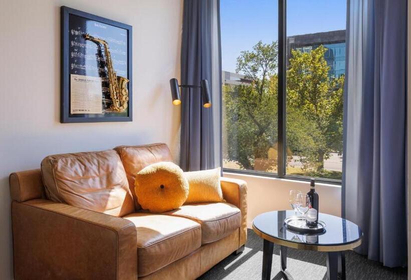 إستوديو سوبيريور, Oaks Melbourne St Kilda Road