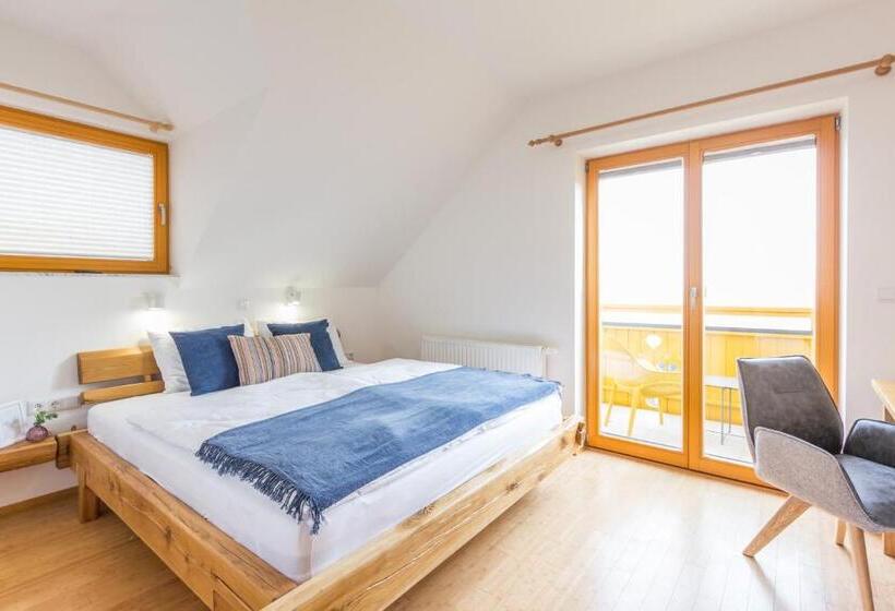 اتاق لوکس با بالکن, Vilaraj