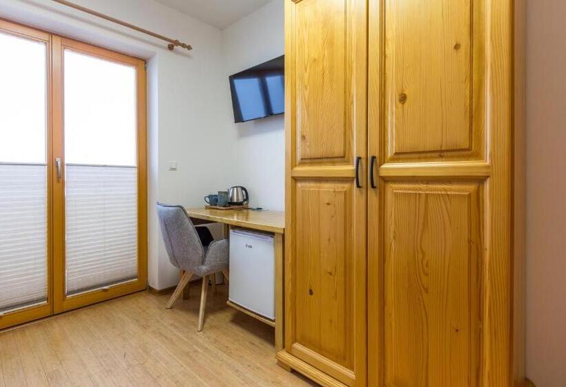 اتاق لوکس با بالکن, Vilaraj