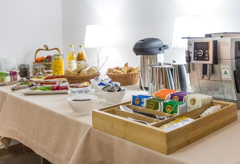 اتاق لوکس با بالکن, Vilaraj