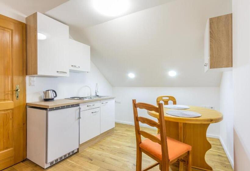 استودیوی سوپریور, Vilaraj