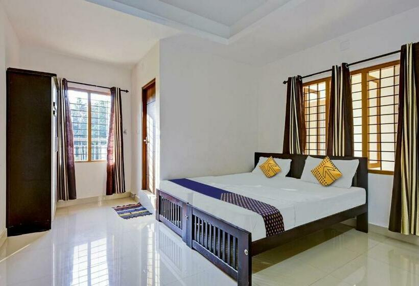 三人经典房间, Spot On Royal Heights