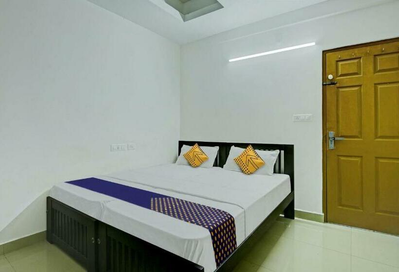 三人经典房间, Spot On Royal Heights