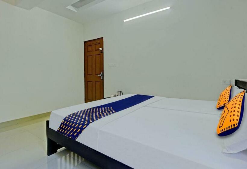 三人经典房间, Spot On Royal Heights