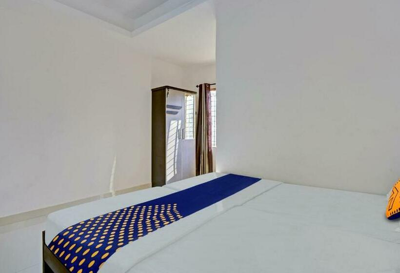 三人经典房间, Spot On Royal Heights